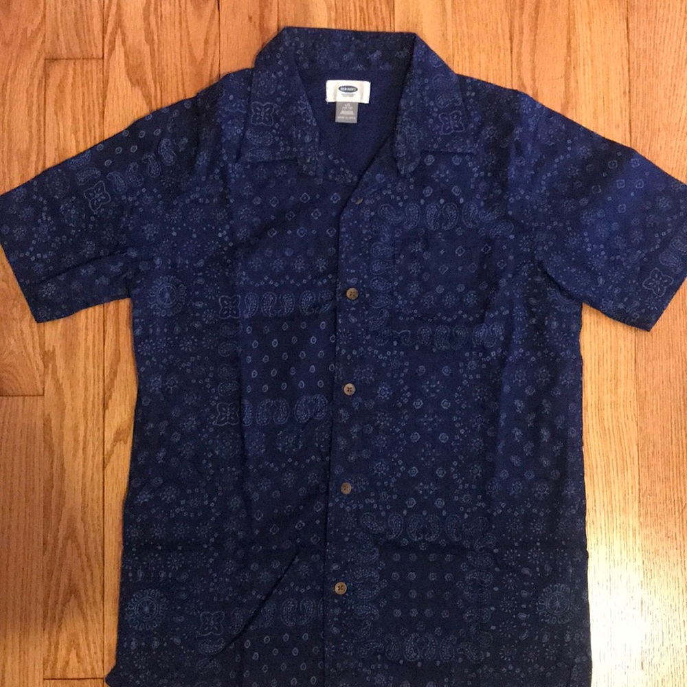 Short sleeve button up